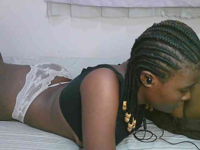Cute-latasha webcam