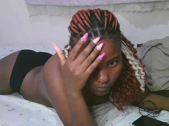 Cute-latasha webcam