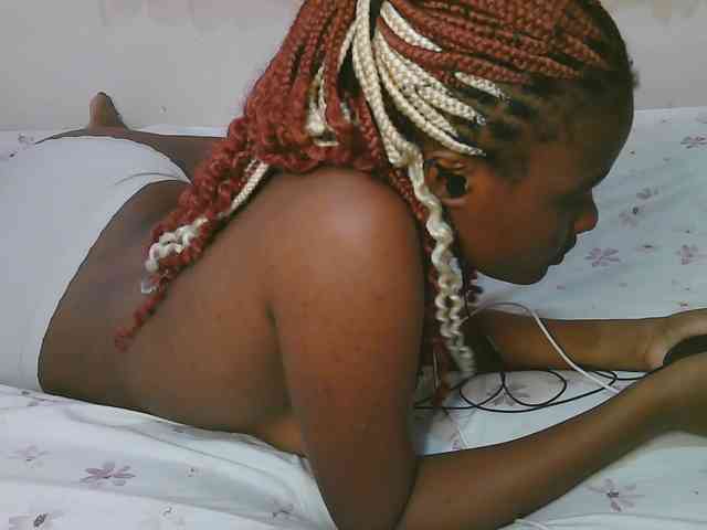 Cute-latasha webcam