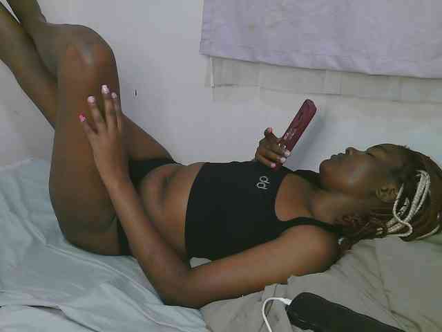 Cute-latasha webcam