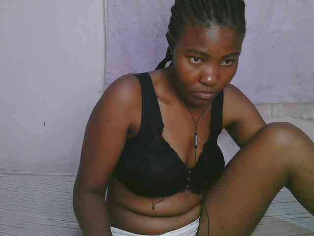Cute-latasha webcam