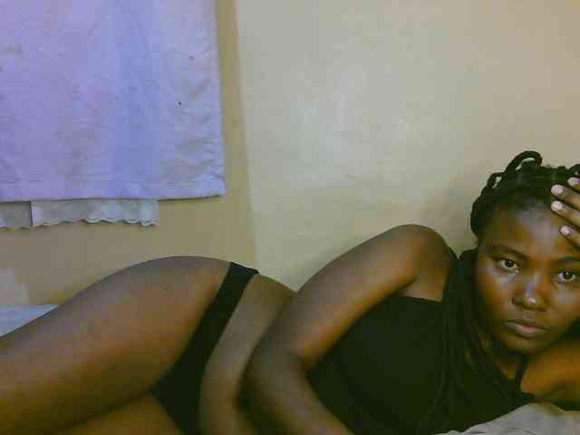Cute-latasha webcam
