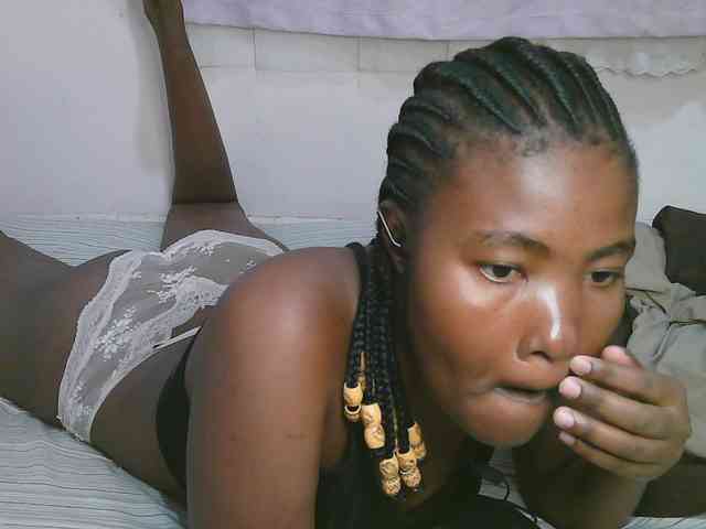 Cute-latasha webcam