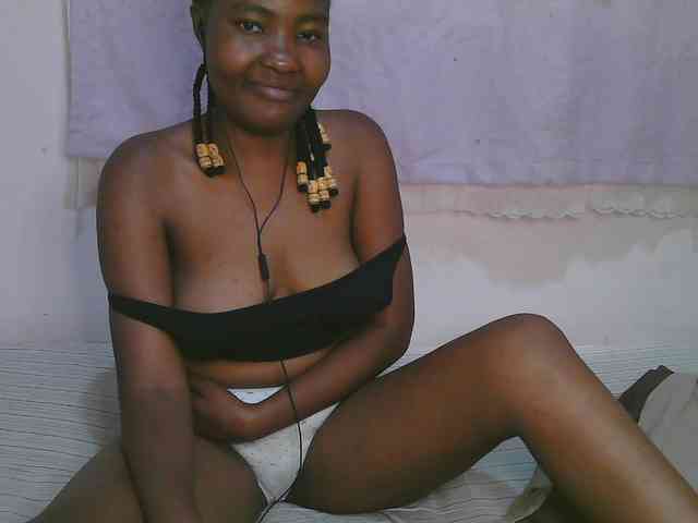 Cute-latasha webcam