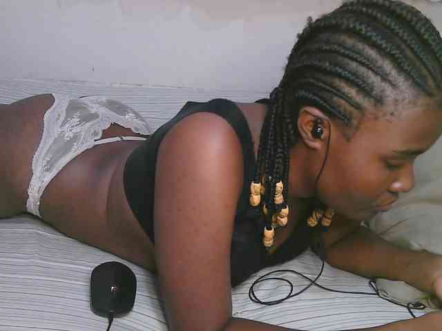 Cute-latasha webcam