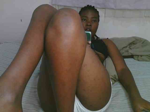 Cute-latasha webcam