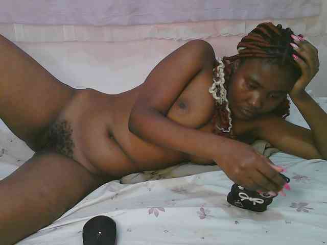 Cute-latasha webcam