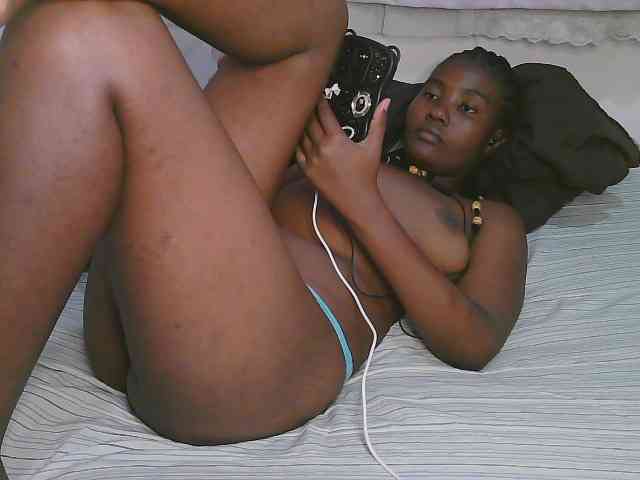 Cute-latasha webcam