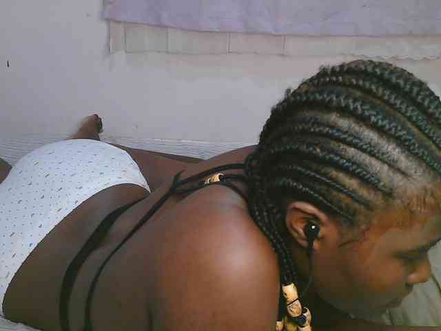 Cute-latasha webcam