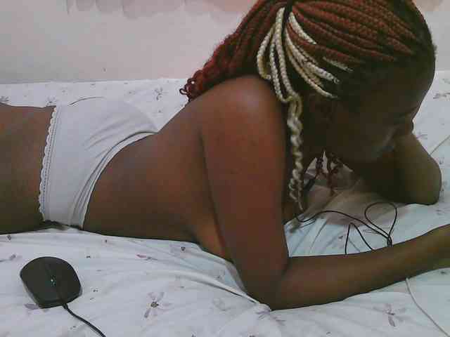 Cute-latasha webcam