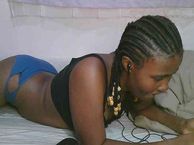 Cute-latasha webcam