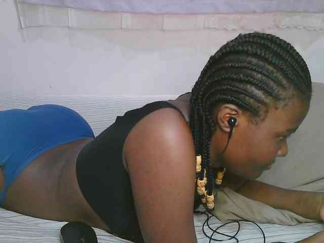 Cute-latasha webcam