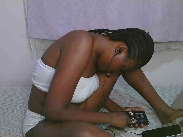 Cute-latasha webcam
