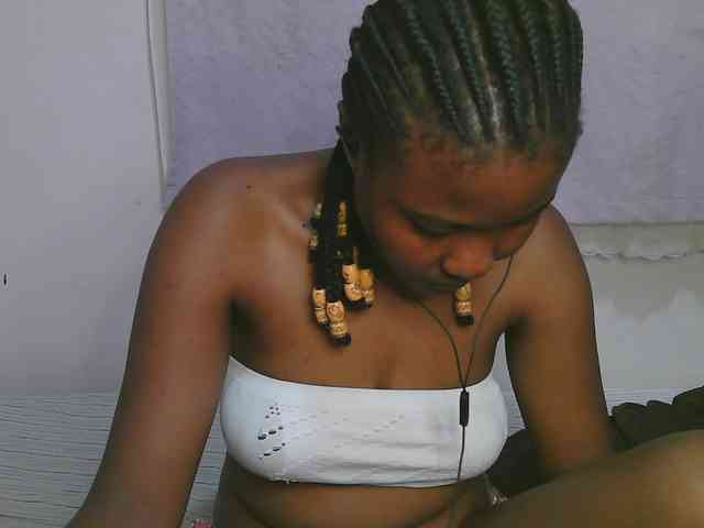 Cute-latasha webcam