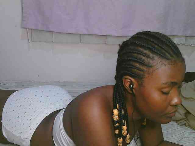 Cute-latasha webcam