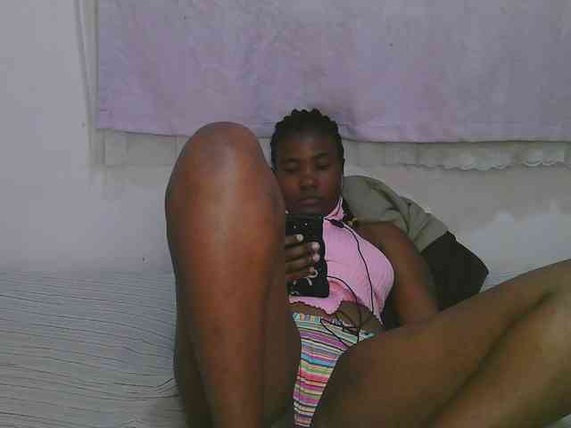 Cute-latasha webcam