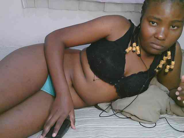 Cute-latasha webcam