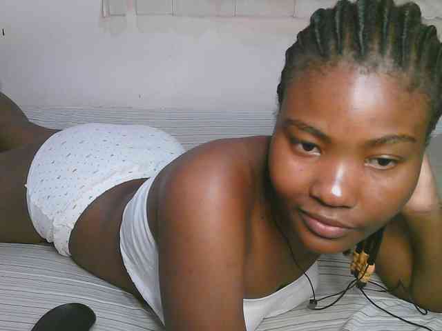 Cute-latasha webcam