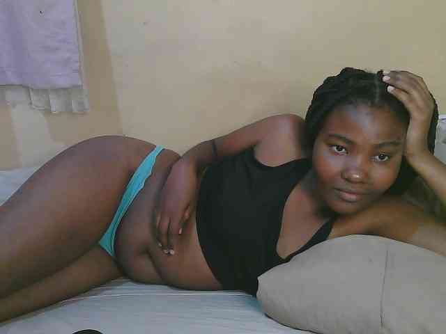 Cute-latasha webcam