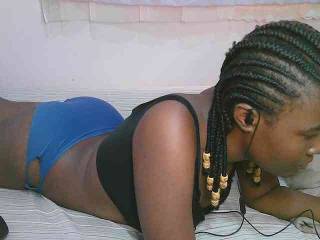 Cute-latasha webcam