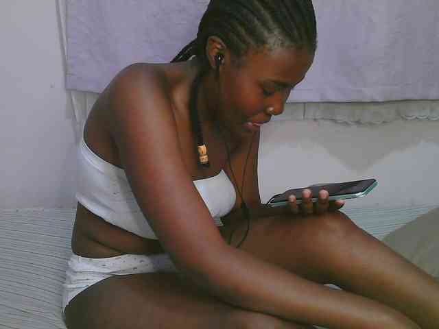 Cute-latasha webcam