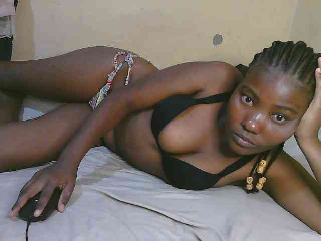 Cute-latasha webcam