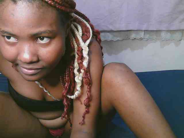 Cute-latasha webcam