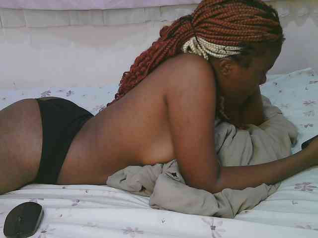 Cute-latasha webcam