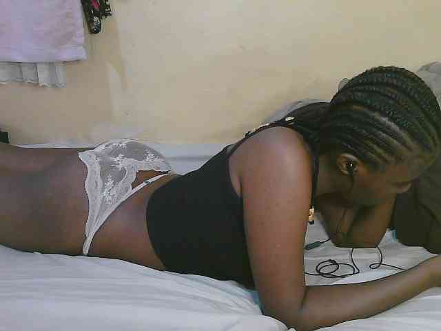 Cute-latasha webcam