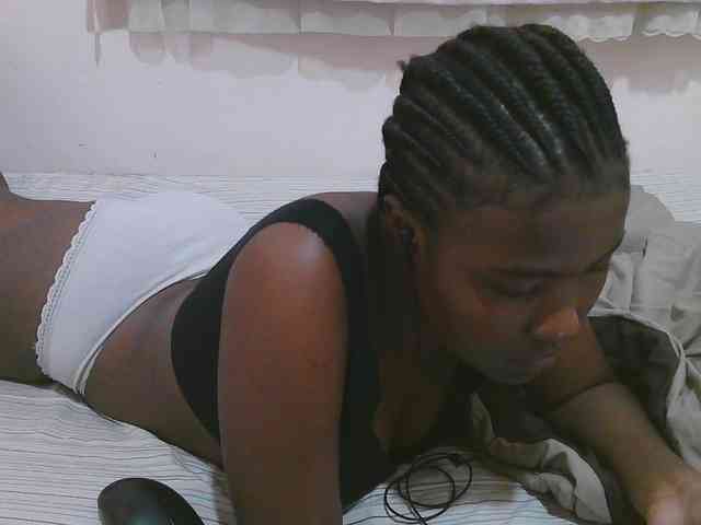 Cute-latasha webcam
