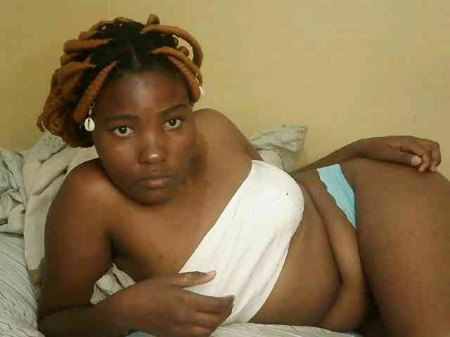 Cute-latasha webcam