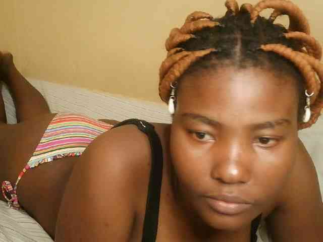 Cute-latasha webcam