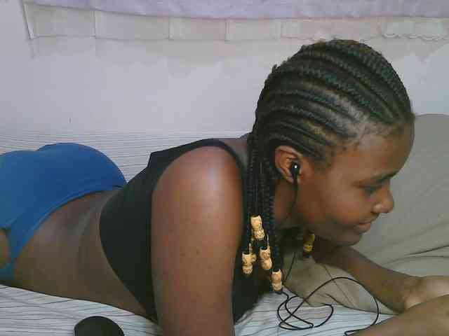 Cute-latasha webcam