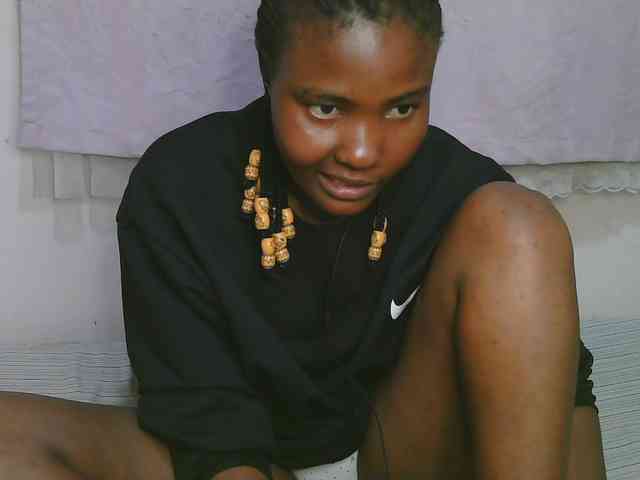 Cute-latasha webcam