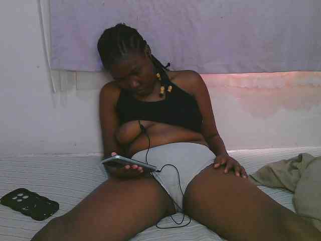 Cute-latasha webcam