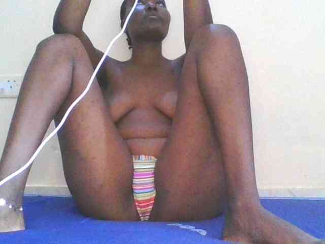 Cute-latasha webcam