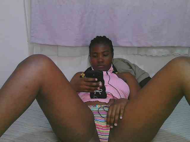 Cute-latasha webcam