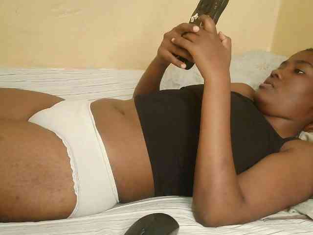 Cute-latasha webcam