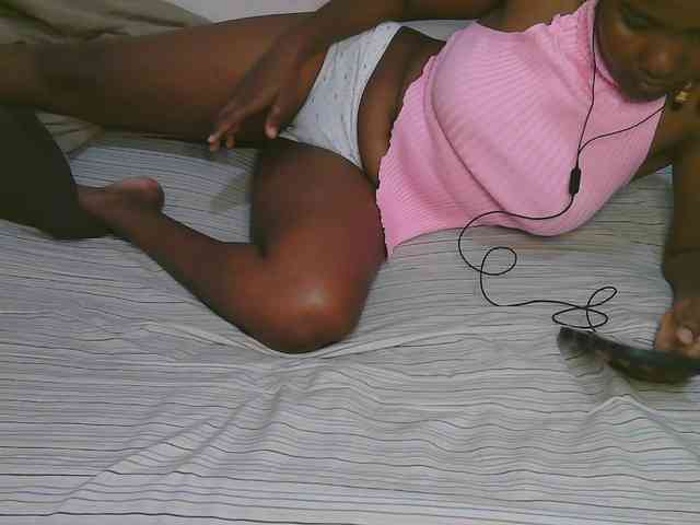 Cute-latasha webcam