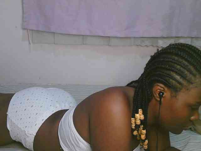Cute-latasha webcam