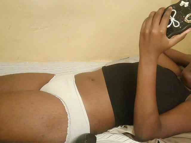 Cute-latasha webcam