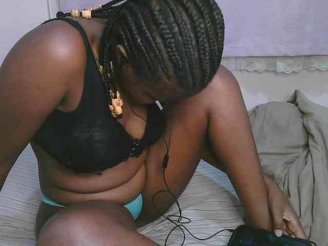 Cute-latasha webcam
