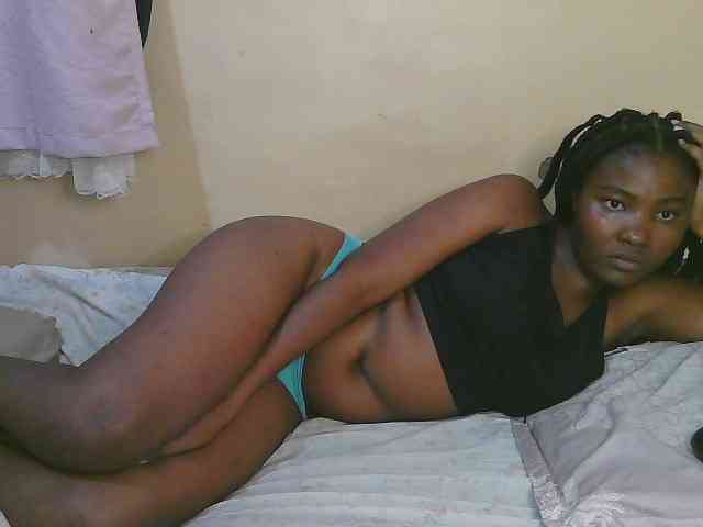 Cute-latasha webcam