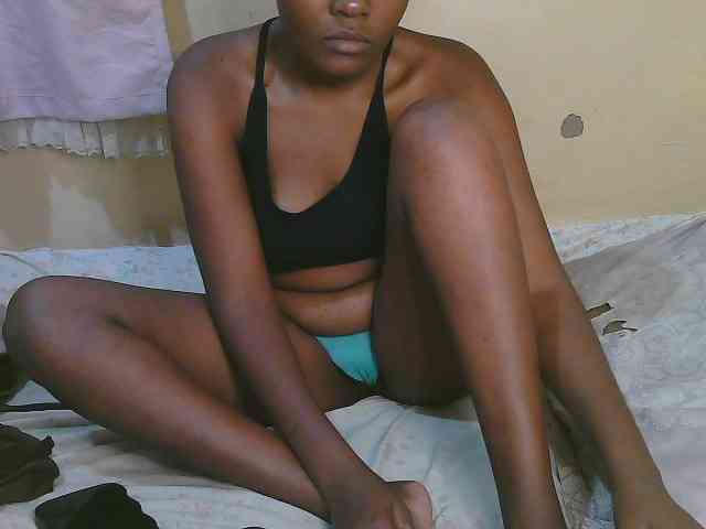 Cute-latasha webcam