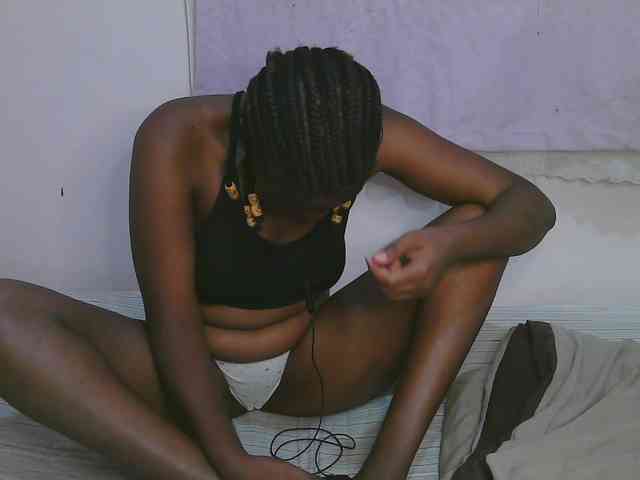 Cute-latasha webcam