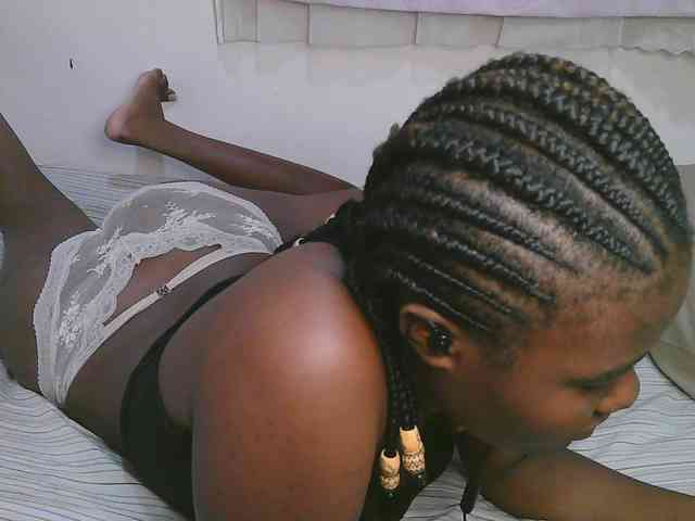 Cute-latasha webcam