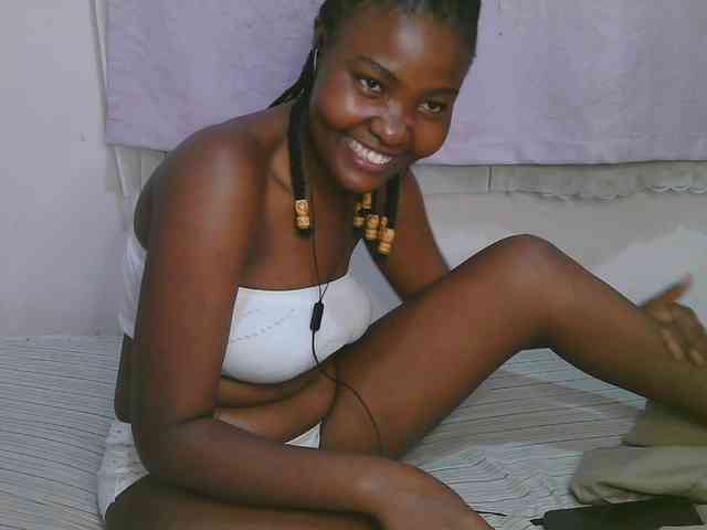 Cute-latasha webcam