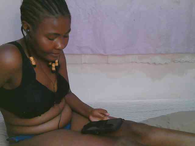 Cute-latasha webcam