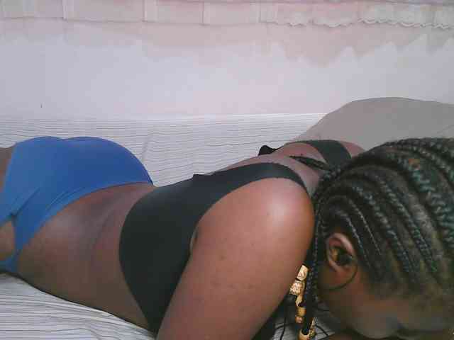 Cute-latasha webcam
