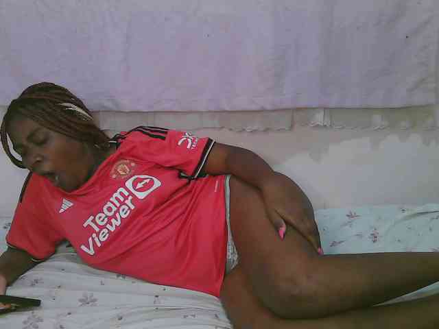 Cute-latasha webcam